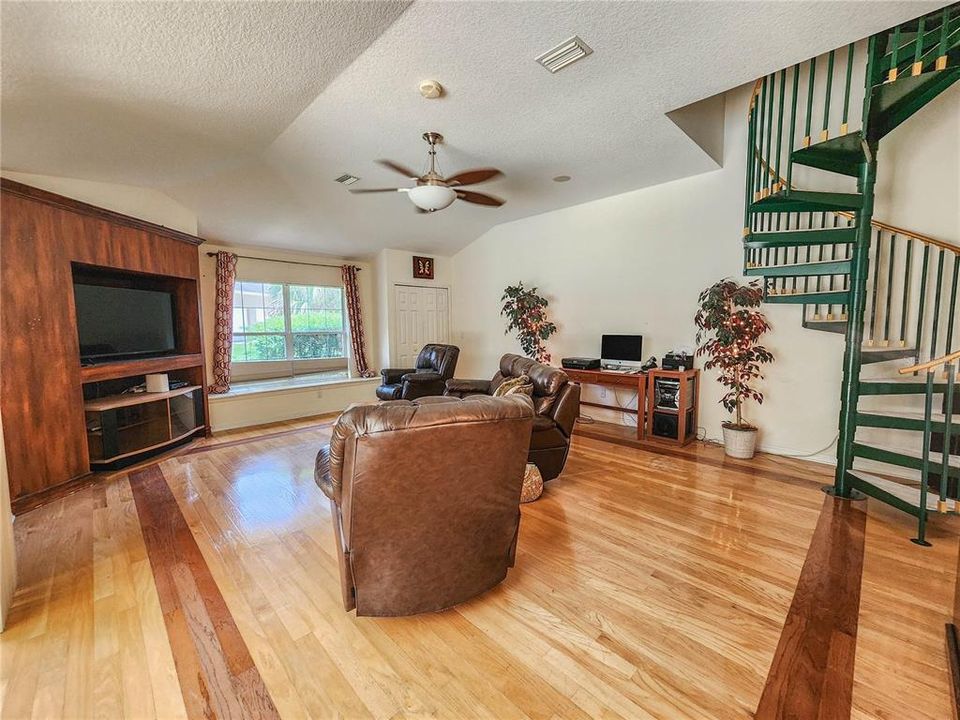 For Sale: $899,900 (6 beds, 6 baths, 3860 Square Feet)