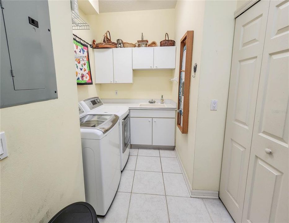 For Sale: $899,900 (6 beds, 6 baths, 3860 Square Feet)