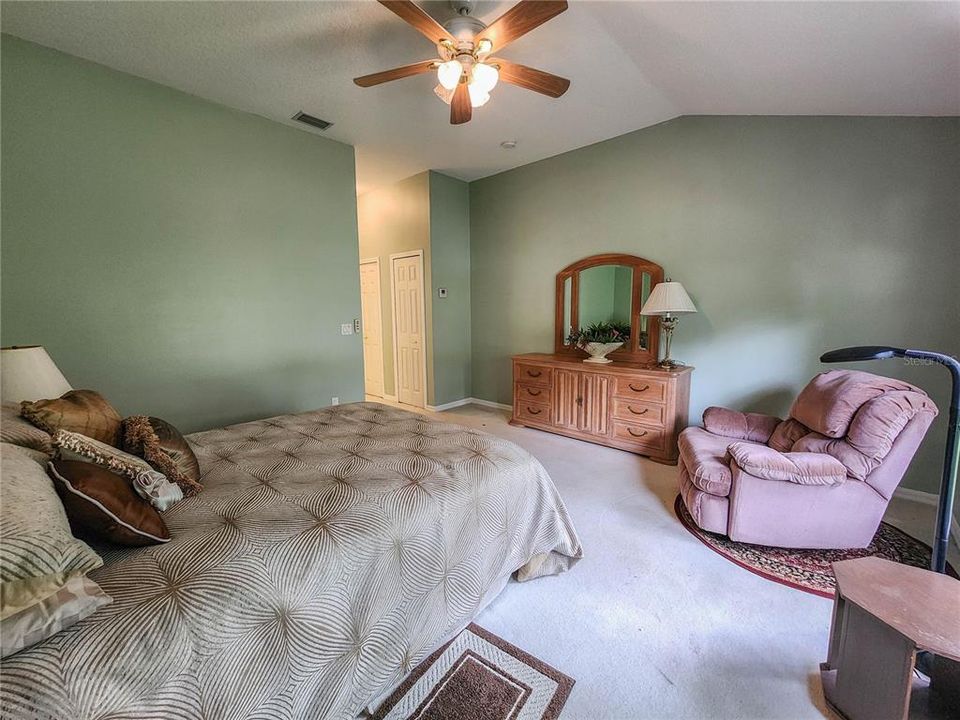For Sale: $899,900 (6 beds, 6 baths, 3860 Square Feet)