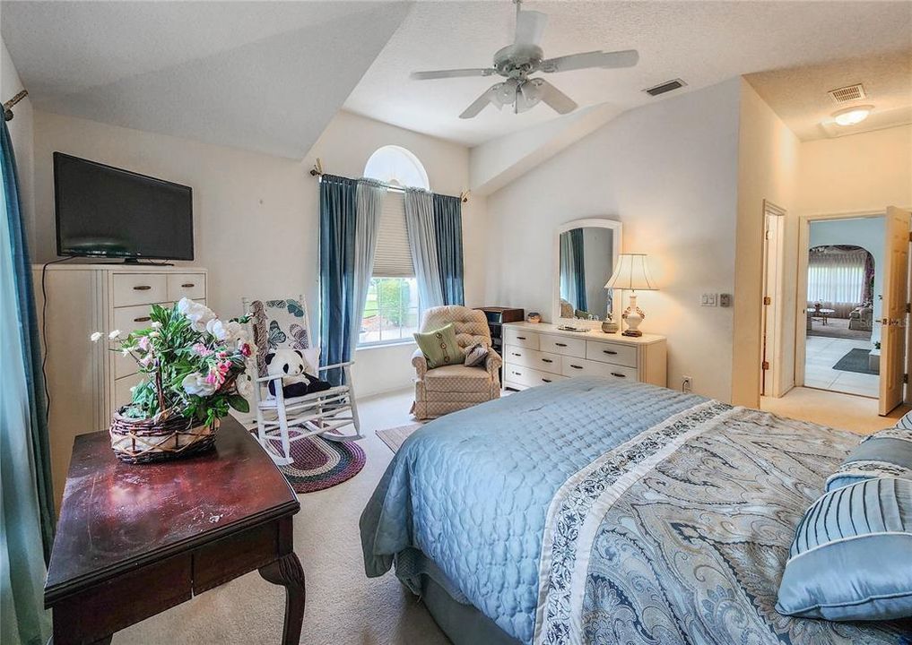 For Sale: $899,900 (6 beds, 6 baths, 3860 Square Feet)