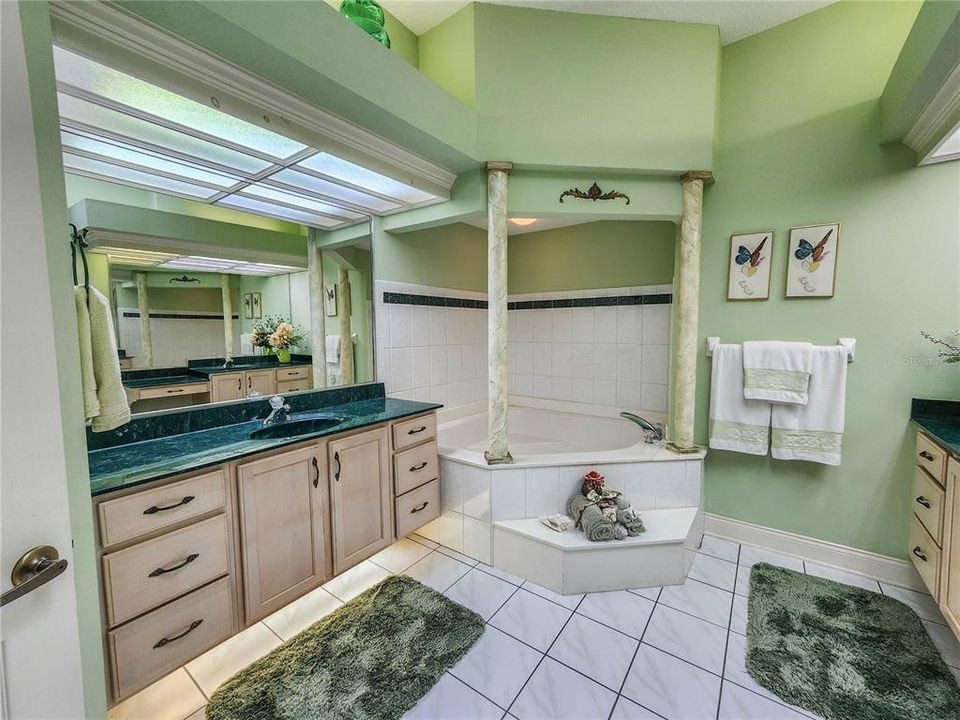 For Sale: $899,900 (6 beds, 6 baths, 3860 Square Feet)