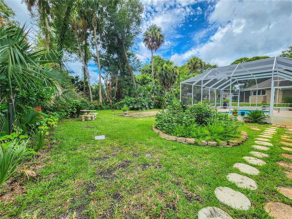 For Sale: $899,900 (6 beds, 6 baths, 3860 Square Feet)