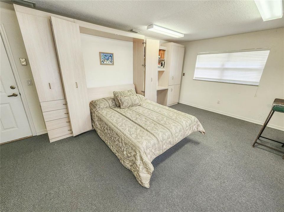 For Sale: $899,900 (6 beds, 6 baths, 3860 Square Feet)