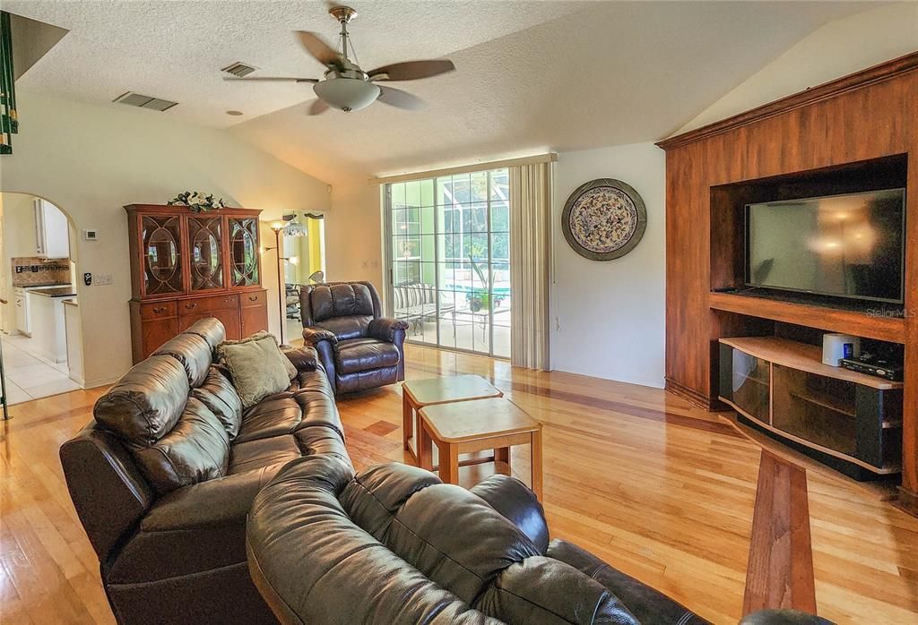 For Sale: $899,900 (6 beds, 6 baths, 3860 Square Feet)