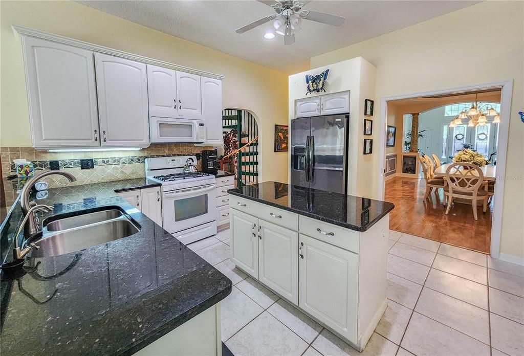 For Sale: $899,900 (6 beds, 6 baths, 3860 Square Feet)