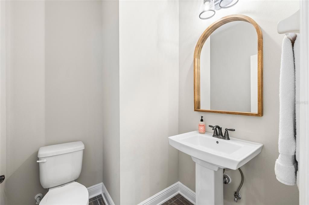 For Sale: $400,000 (3 beds, 2 baths, 1713 Square Feet)