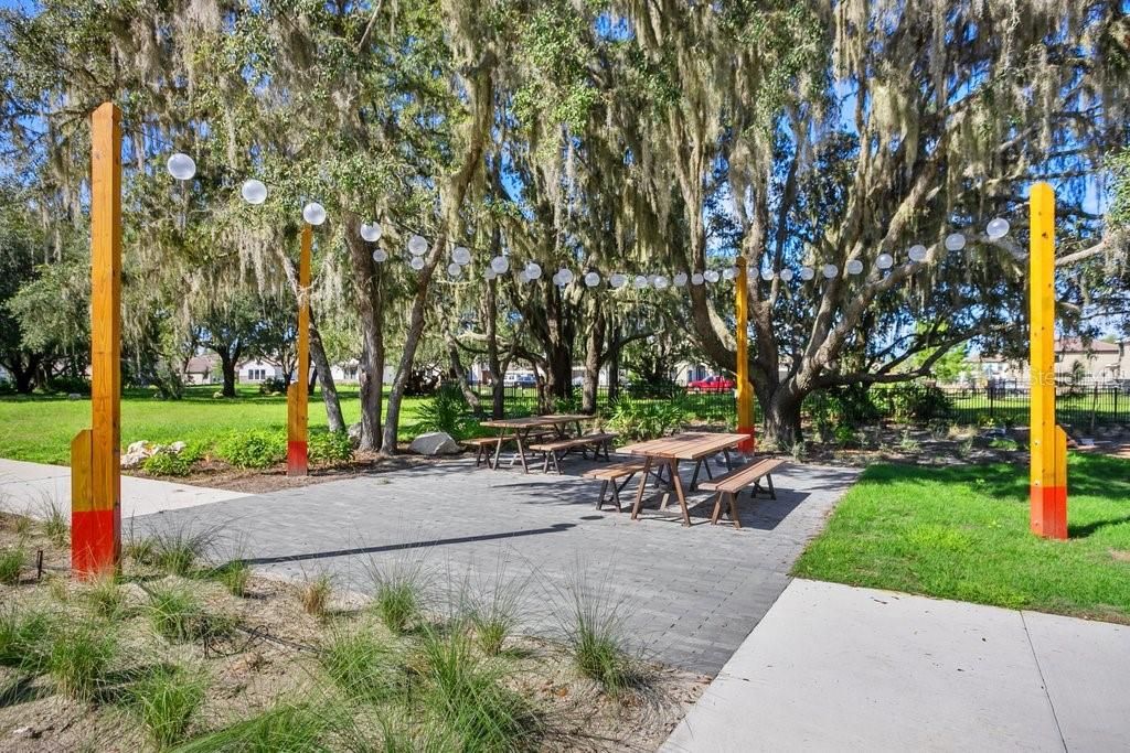 For Sale: $400,000 (3 beds, 2 baths, 1713 Square Feet)