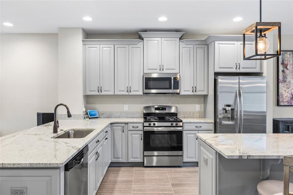 For Sale: $400,000 (3 beds, 2 baths, 1713 Square Feet)