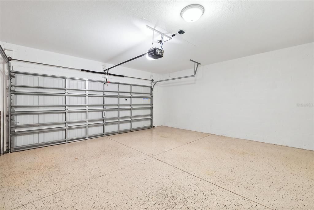 For Sale: $400,000 (3 beds, 2 baths, 1713 Square Feet)