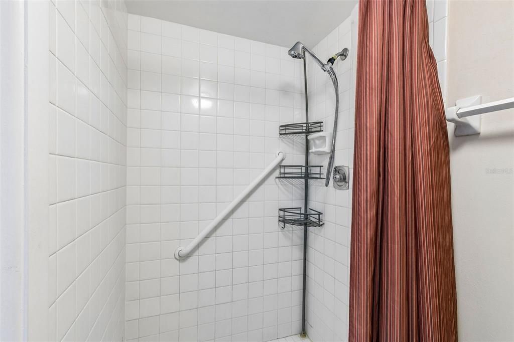 На продажу: $149,900 (2 спален, 2 ванн, 1094 Квадратных фут)