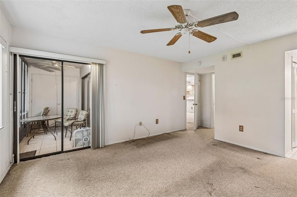 На продажу: $149,900 (2 спален, 2 ванн, 1094 Квадратных фут)