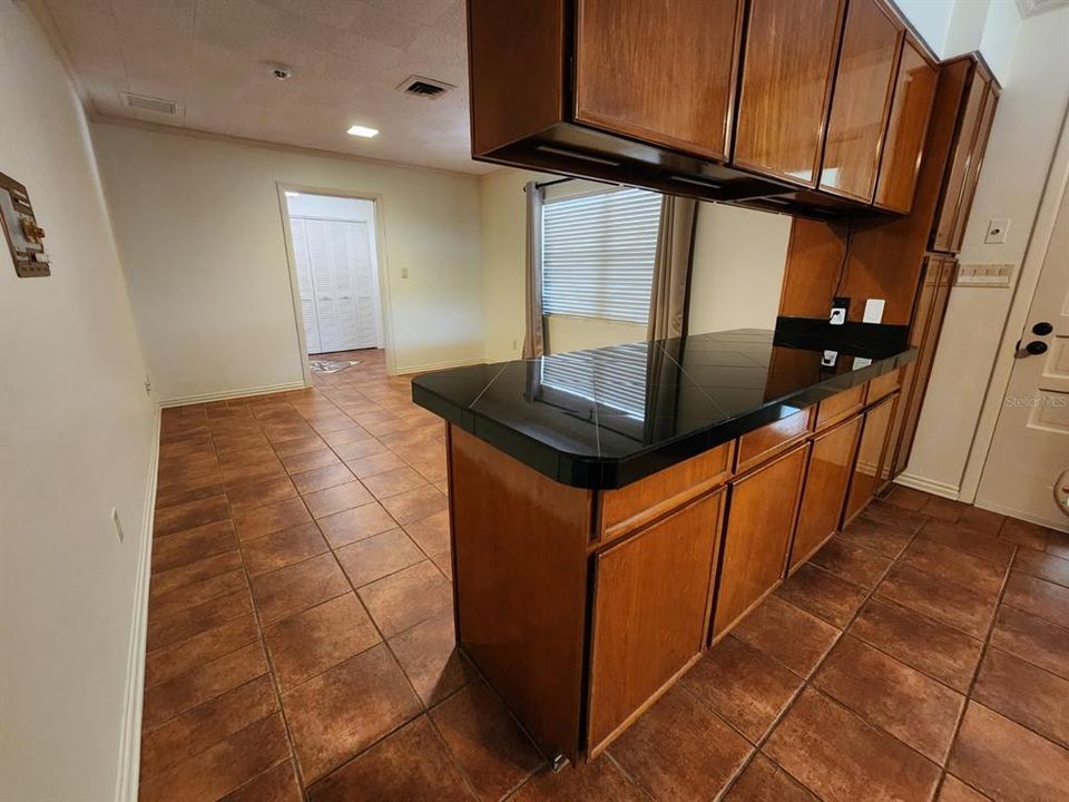 На продажу: $649,000 (4 спален, 2 ванн, 2352 Квадратных фут)