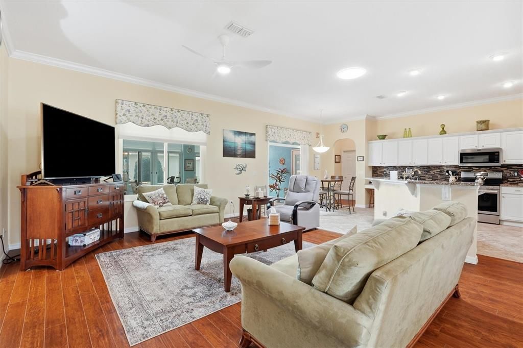 Active With Contract: $425,000 (3 beds, 3 baths, 2091 Square Feet)