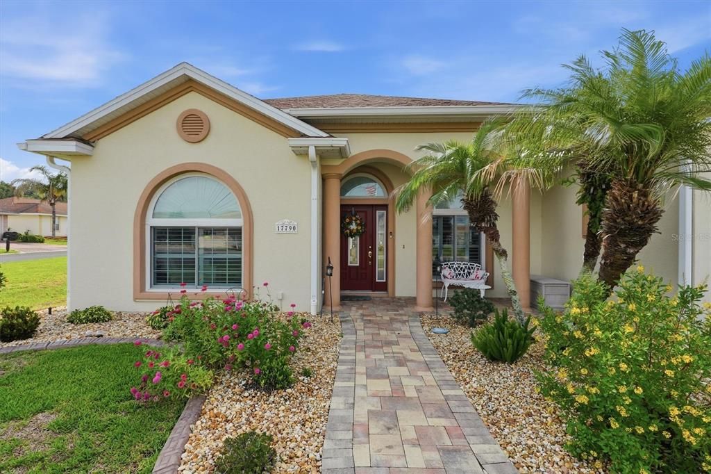 Active With Contract: $425,000 (3 beds, 3 baths, 2091 Square Feet)