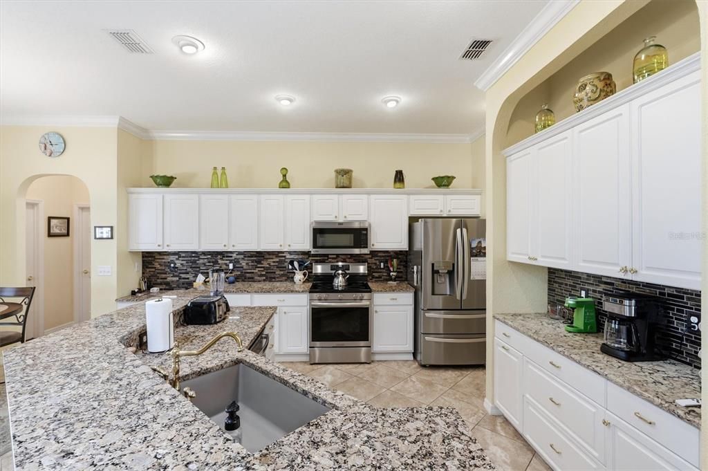 Active With Contract: $425,000 (3 beds, 3 baths, 2091 Square Feet)