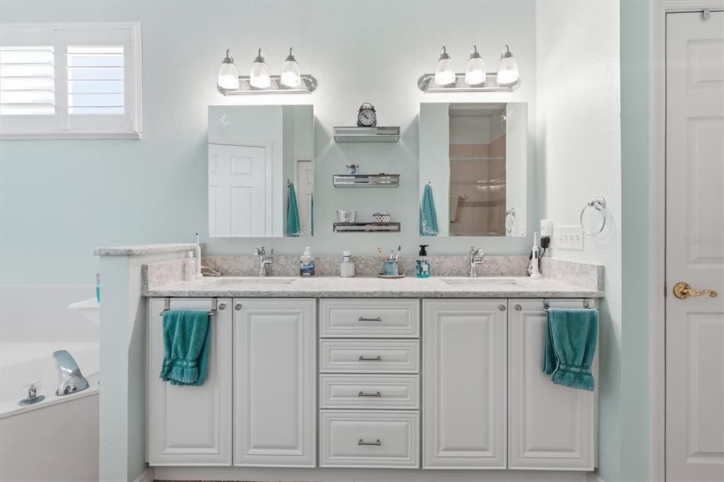 Active With Contract: $425,000 (3 beds, 3 baths, 2091 Square Feet)