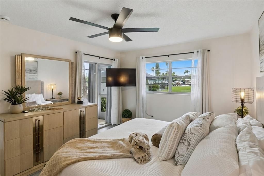 En Venta: $231,900 (2 camas, 2 baños, 956 Pies cuadrados)