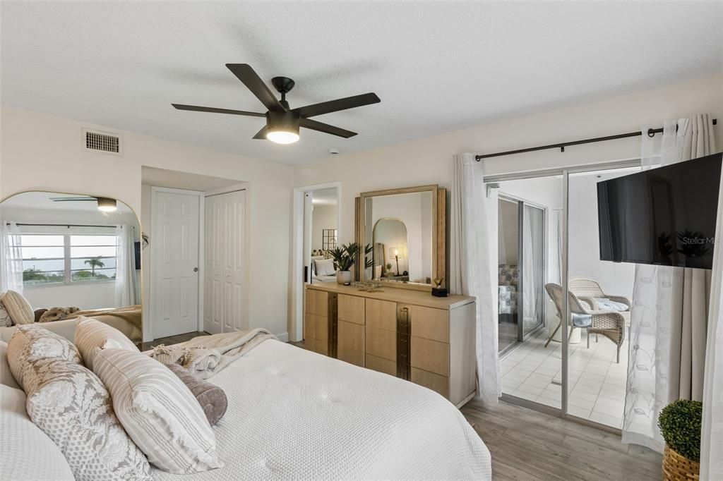 En Venta: $231,900 (2 camas, 2 baños, 956 Pies cuadrados)