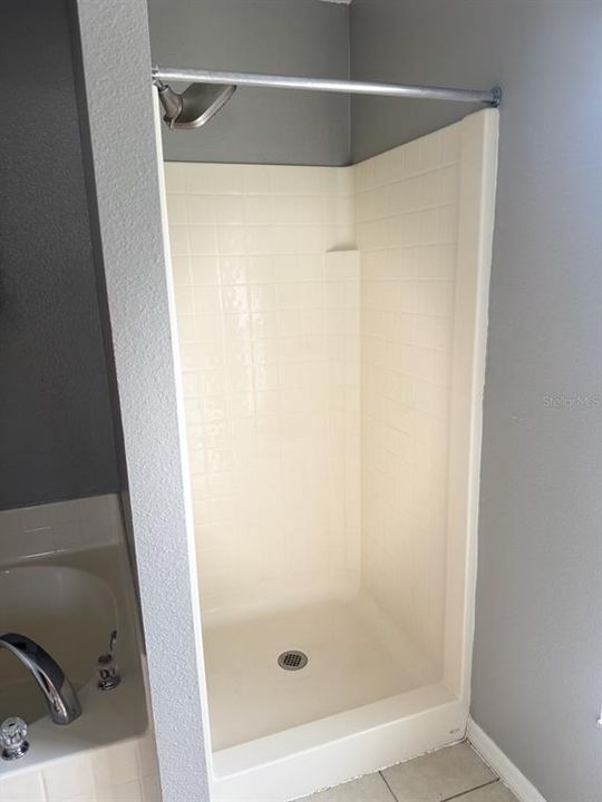 В аренду: $2,200 (4 спален, 2 ванн, 1651 Квадратных фут)