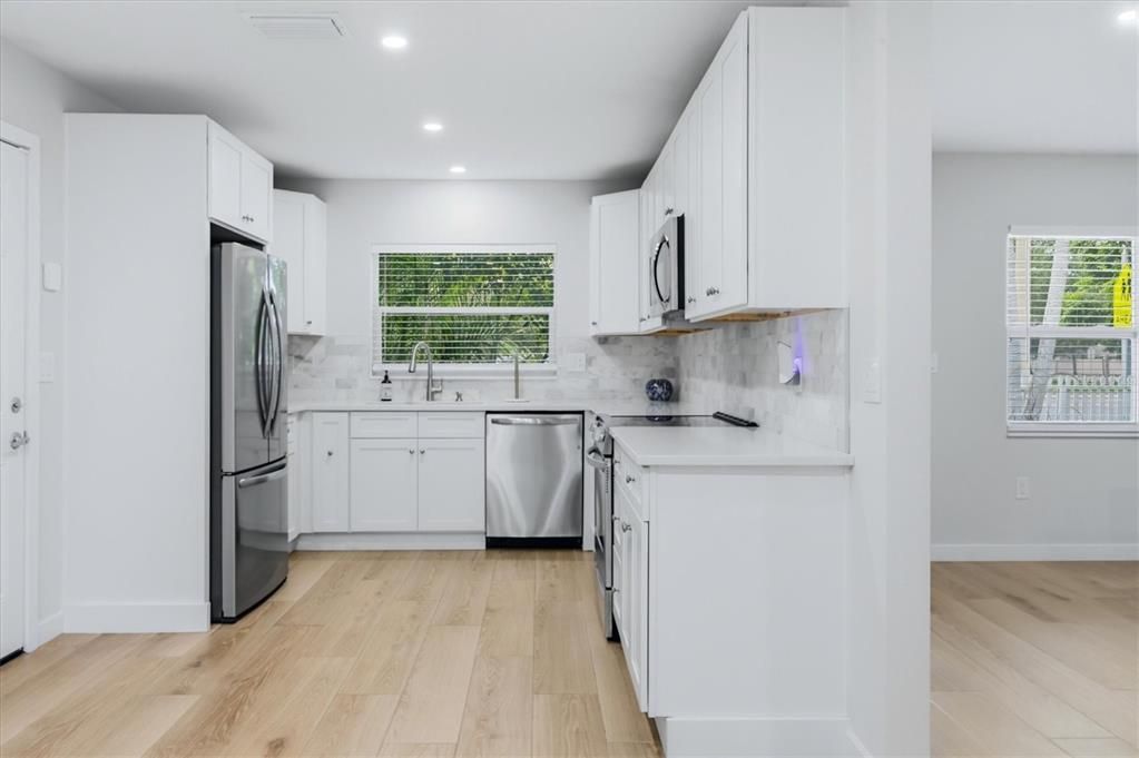 На продажу: $425,000 (3 спален, 2 ванн, 1676 Квадратных фут)