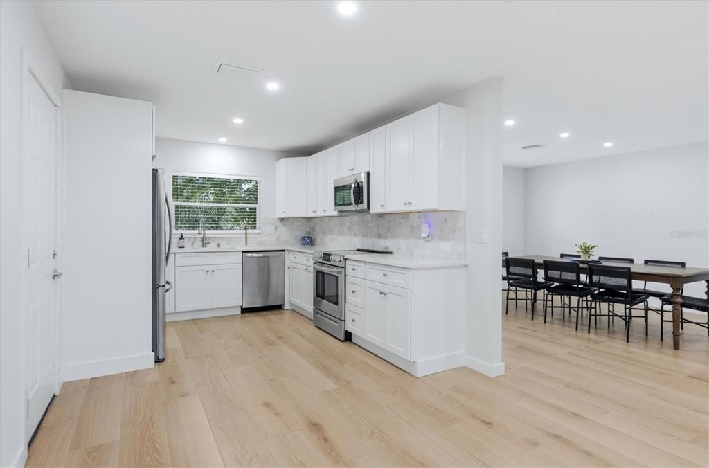 На продажу: $425,000 (3 спален, 2 ванн, 1676 Квадратных фут)