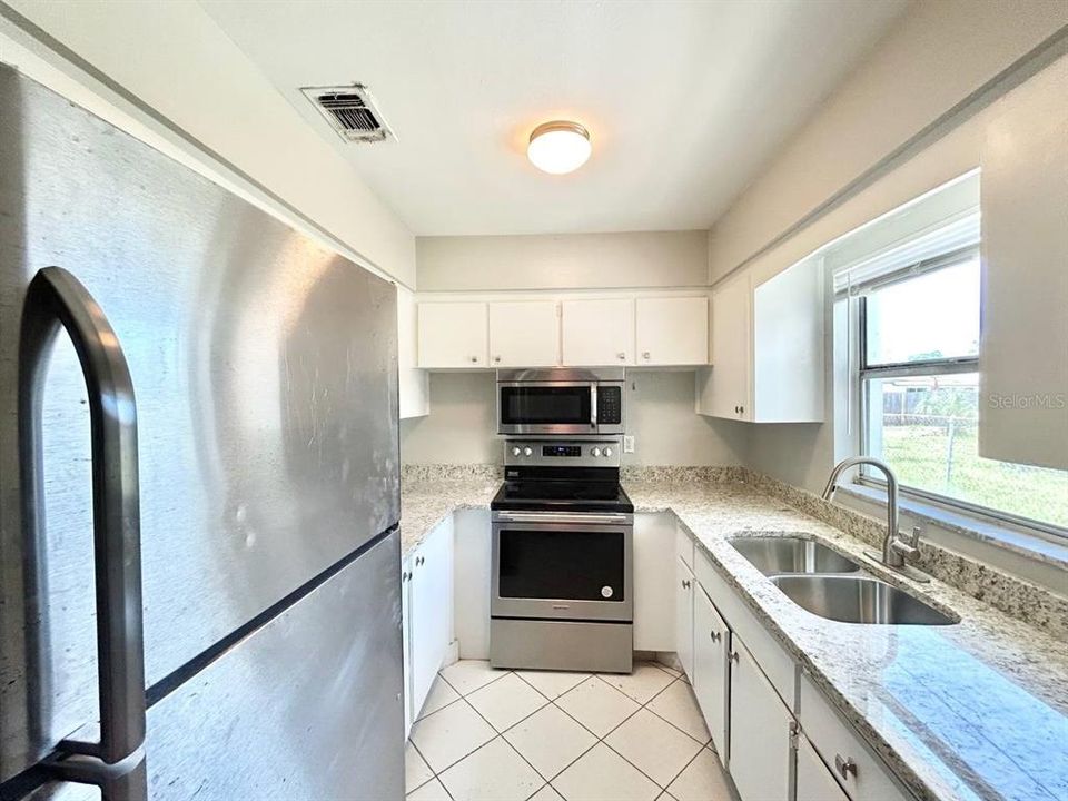 В аренду: $1,950 (4 спален, 1 ванн, 1300 Квадратных фут)