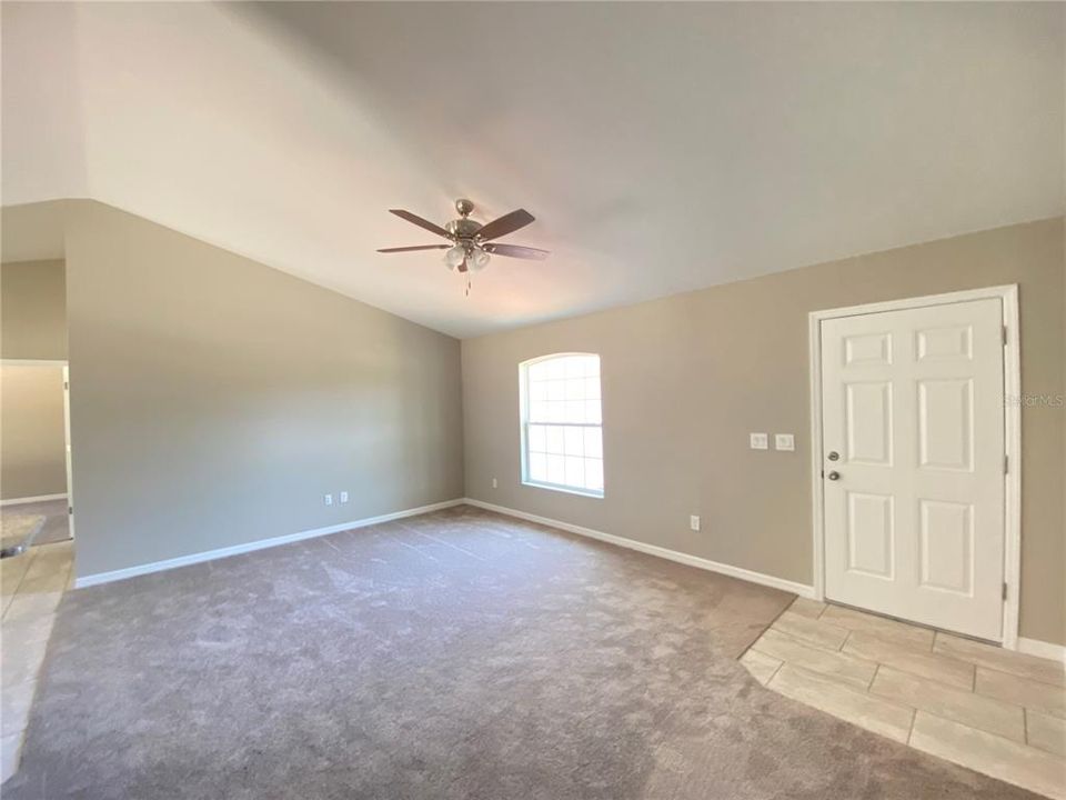 В аренду: $1,595 (3 спален, 2 ванн, 1293 Квадратных фут)