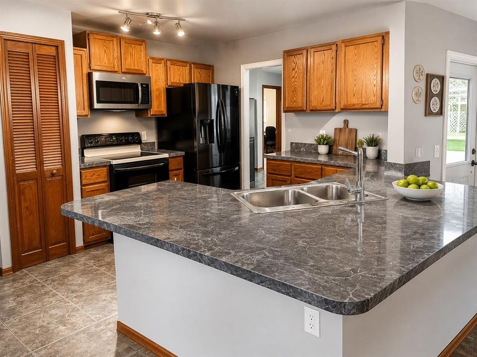 En Venta: $429,900 (3 camas, 2 baños, 1752 Pies cuadrados)