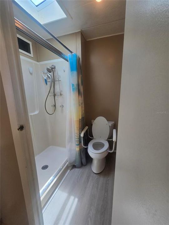 На продажу: $140,000 (2 спален, 2 ванн, 1500 Квадратных фут)