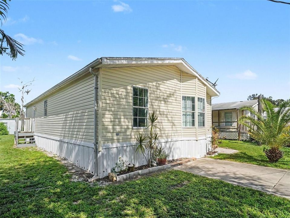 For Sale: $264,990 (2 beds, 2 baths, 1156 Square Feet)