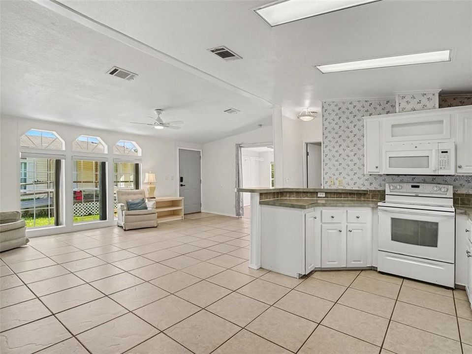 For Sale: $264,990 (2 beds, 2 baths, 1156 Square Feet)