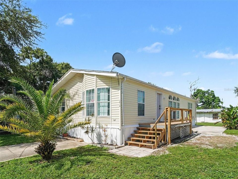 For Sale: $264,990 (2 beds, 2 baths, 1156 Square Feet)