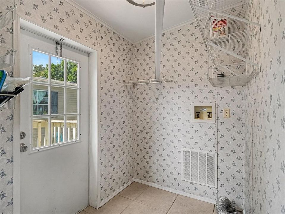 For Sale: $264,990 (2 beds, 2 baths, 1156 Square Feet)