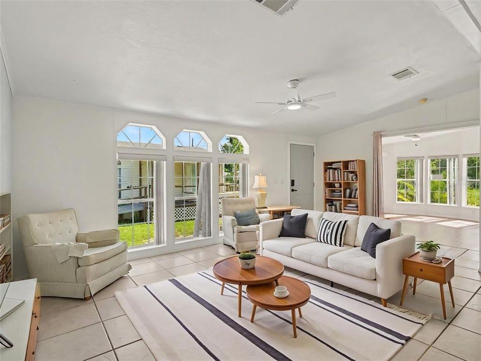 For Sale: $264,990 (2 beds, 2 baths, 1156 Square Feet)