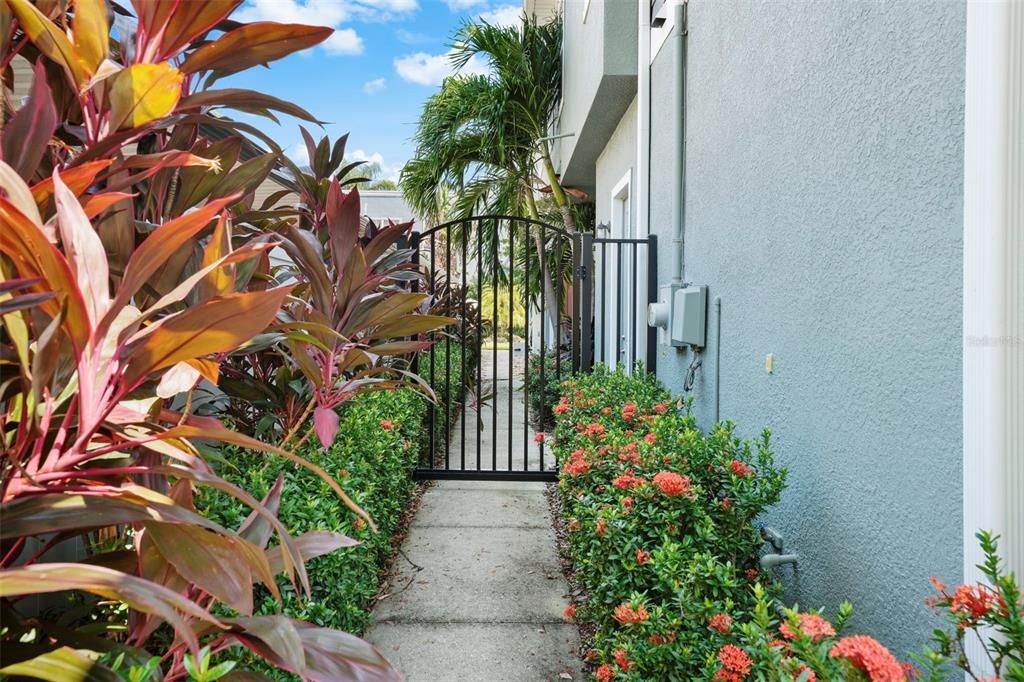 For Rent: $6,000 (3 beds, 2 baths, 2065 Square Feet)