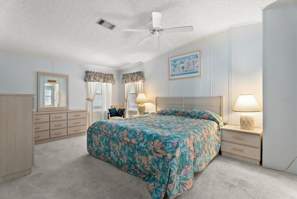На продажу: $168,000 (2 спален, 2 ванн, 1144 Квадратных фут)