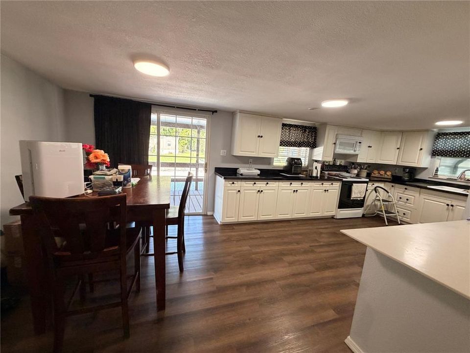 En Venta: $395,000 (3 camas, 2 baños, 1152 Pies cuadrados)