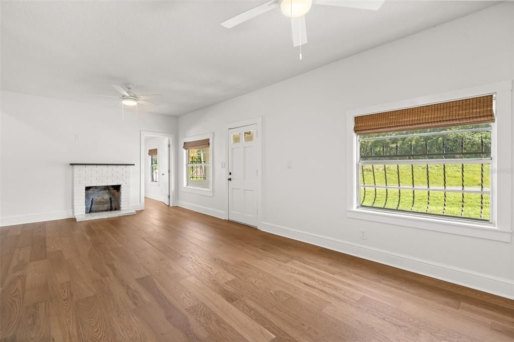 For Sale: $525,000 (2 beds, 2 baths, 1101 Square Feet)