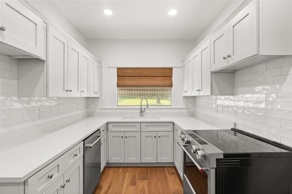 For Sale: $525,000 (2 beds, 2 baths, 1101 Square Feet)
