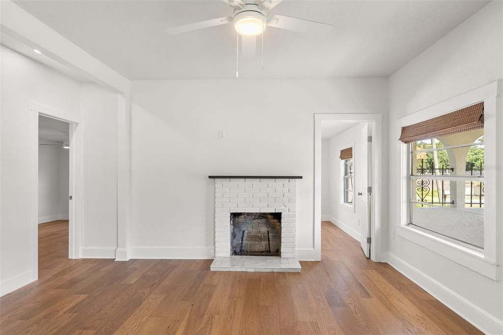 For Sale: $525,000 (2 beds, 2 baths, 1101 Square Feet)