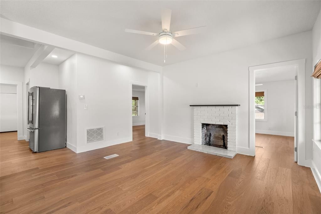 For Sale: $525,000 (2 beds, 2 baths, 1101 Square Feet)