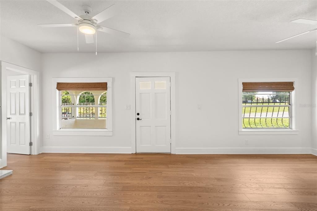 For Sale: $525,000 (2 beds, 2 baths, 1101 Square Feet)