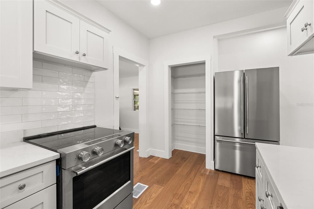 For Sale: $525,000 (2 beds, 2 baths, 1101 Square Feet)
