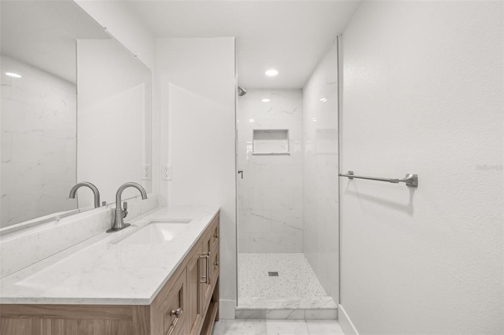 For Sale: $525,000 (2 beds, 2 baths, 1101 Square Feet)