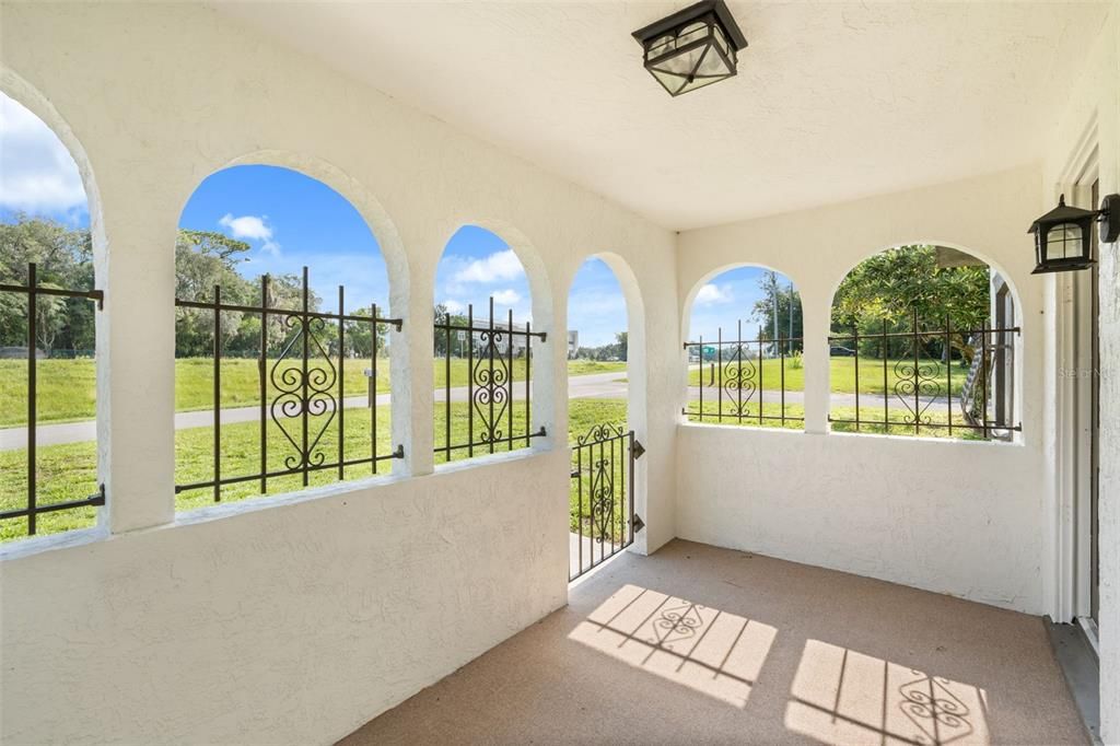 For Sale: $525,000 (2 beds, 2 baths, 1101 Square Feet)