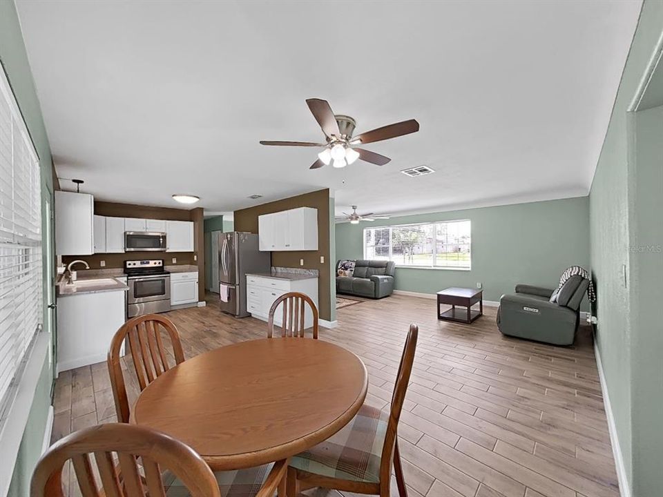 На продажу: $364,000 (2 спален, 1 ванн, 1080 Квадратных фут)
