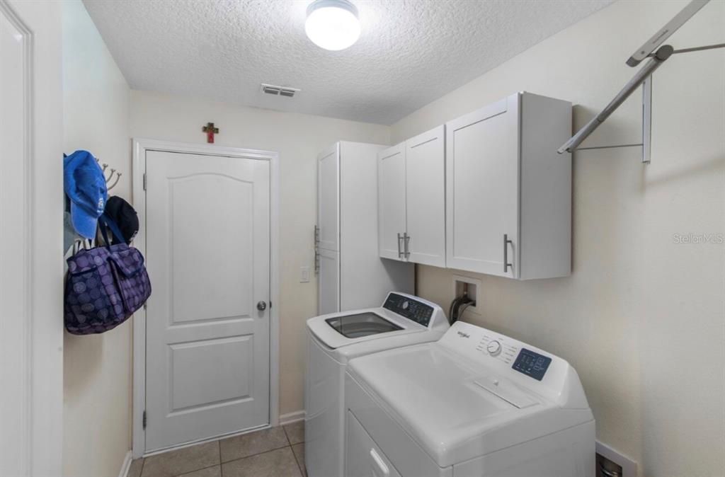 En Venta: $375,000 (3 camas, 2 baños, 1701 Pies cuadrados)