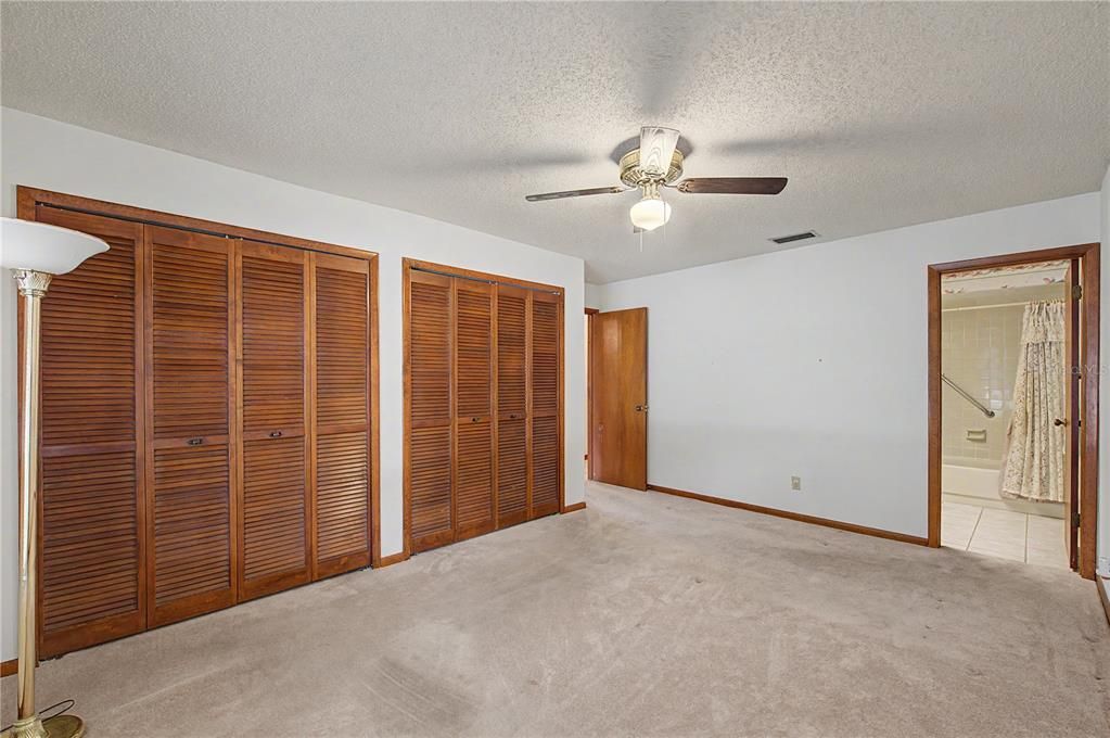 For Sale: $359,000 (3 beds, 2 baths, 1337 Square Feet)