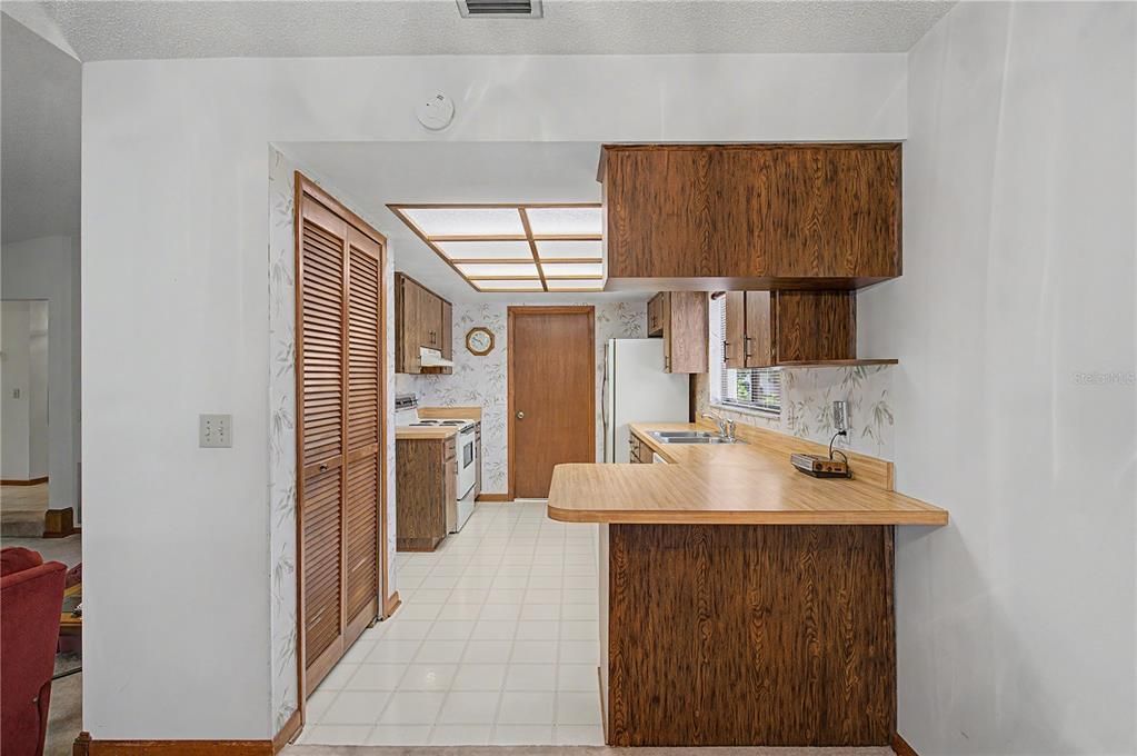 For Sale: $359,000 (3 beds, 2 baths, 1337 Square Feet)