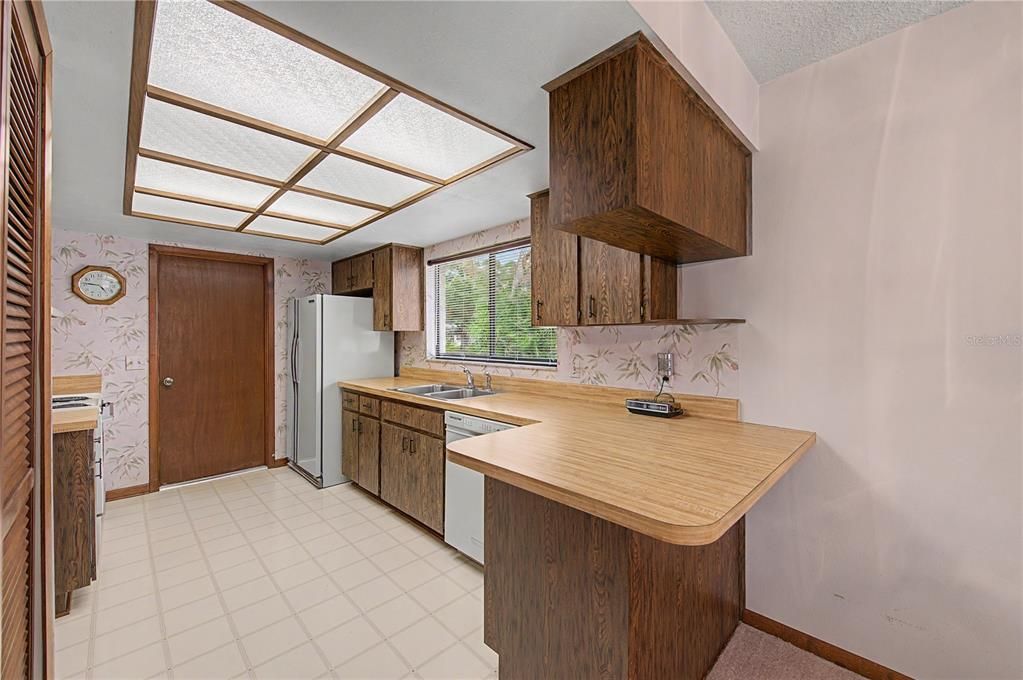 For Sale: $359,000 (3 beds, 2 baths, 1337 Square Feet)